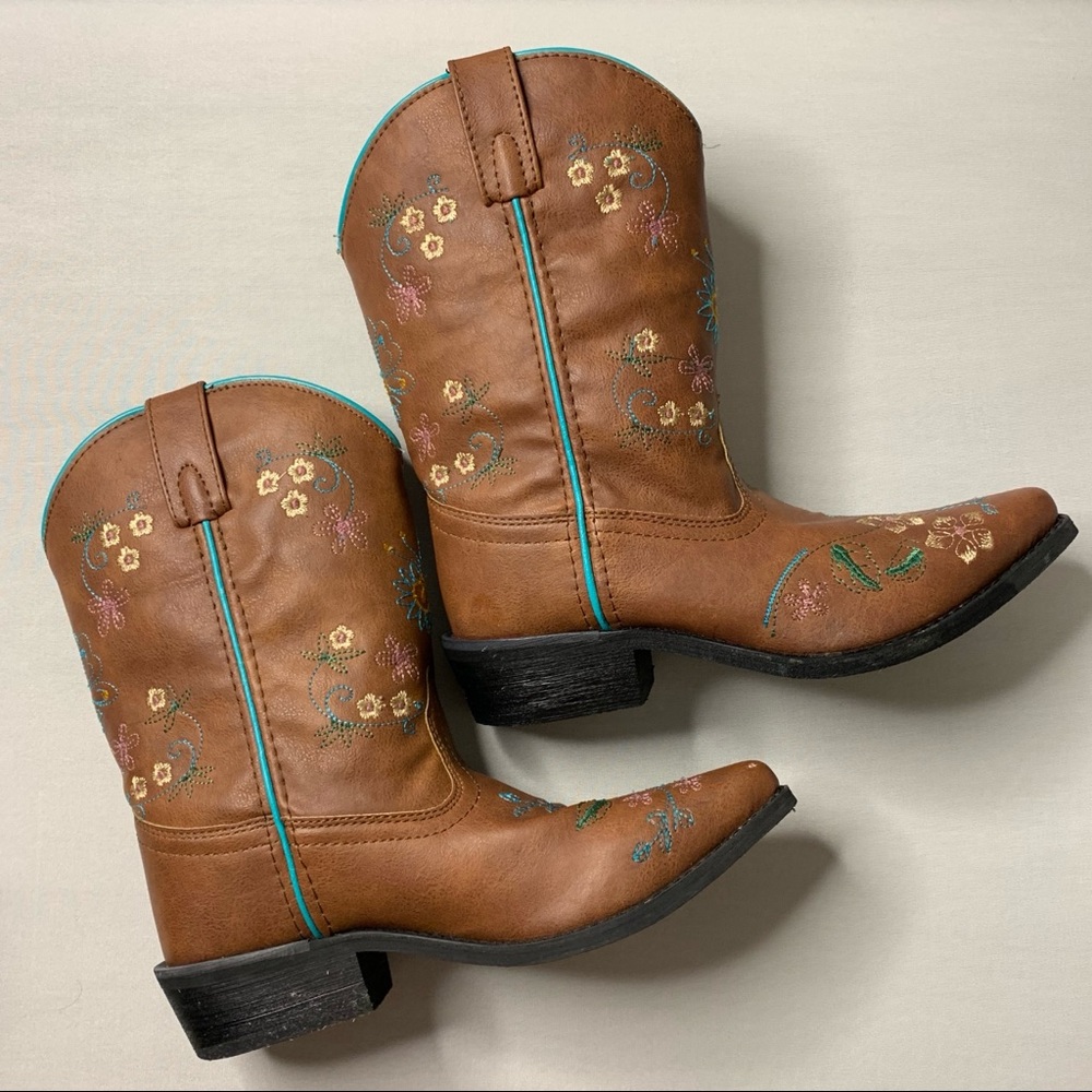 Shyanne Cowgirl Embroidered Boots